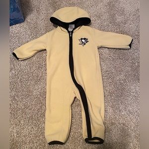 Pittsburgh penguins fleece one piece.  Very gently used. My nhl hockey apparel.